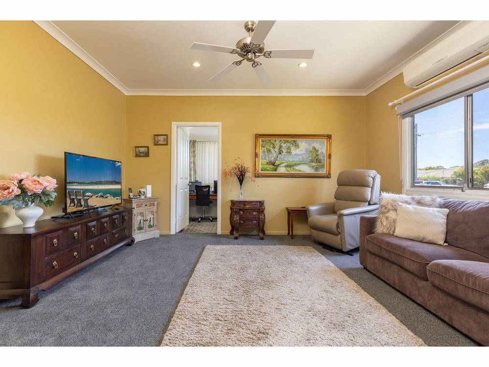 35 The Lakes Way, FORSTER, NSW 2428