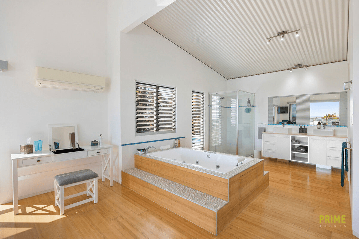 38-42 Hennessy Drive, Dundowran Beach, QLD 4655