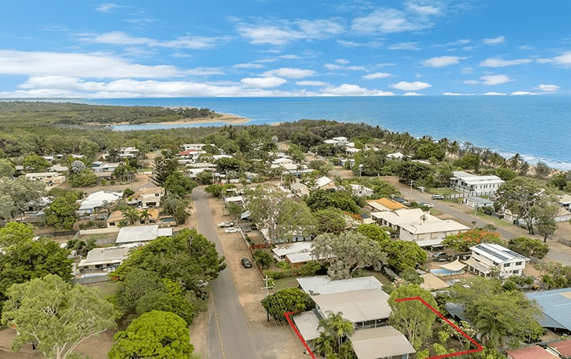 1,2,3/34 Coral Street, SAUNDERS BEACH, QLD 4818