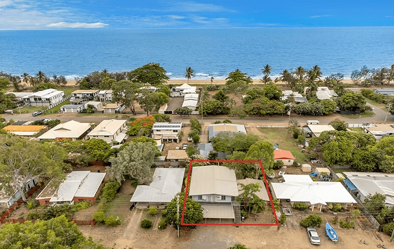 1,2,3/34 Coral Street, SAUNDERS BEACH, QLD 4818