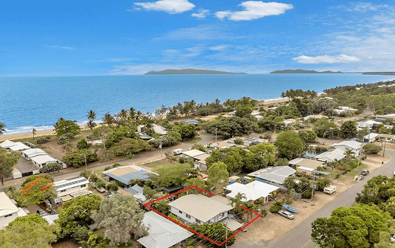 1,2,3/34 Coral Street, SAUNDERS BEACH, QLD 4818