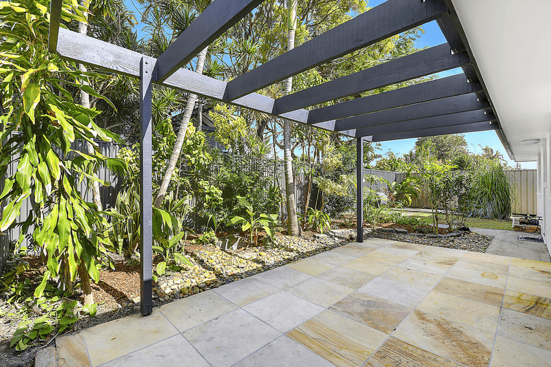 14 Coogeen Street, Sorrento, QLD 4217