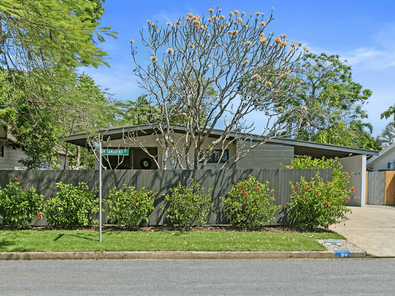 7 Tamarind Street, HOLLOWAYS BEACH, QLD 4878