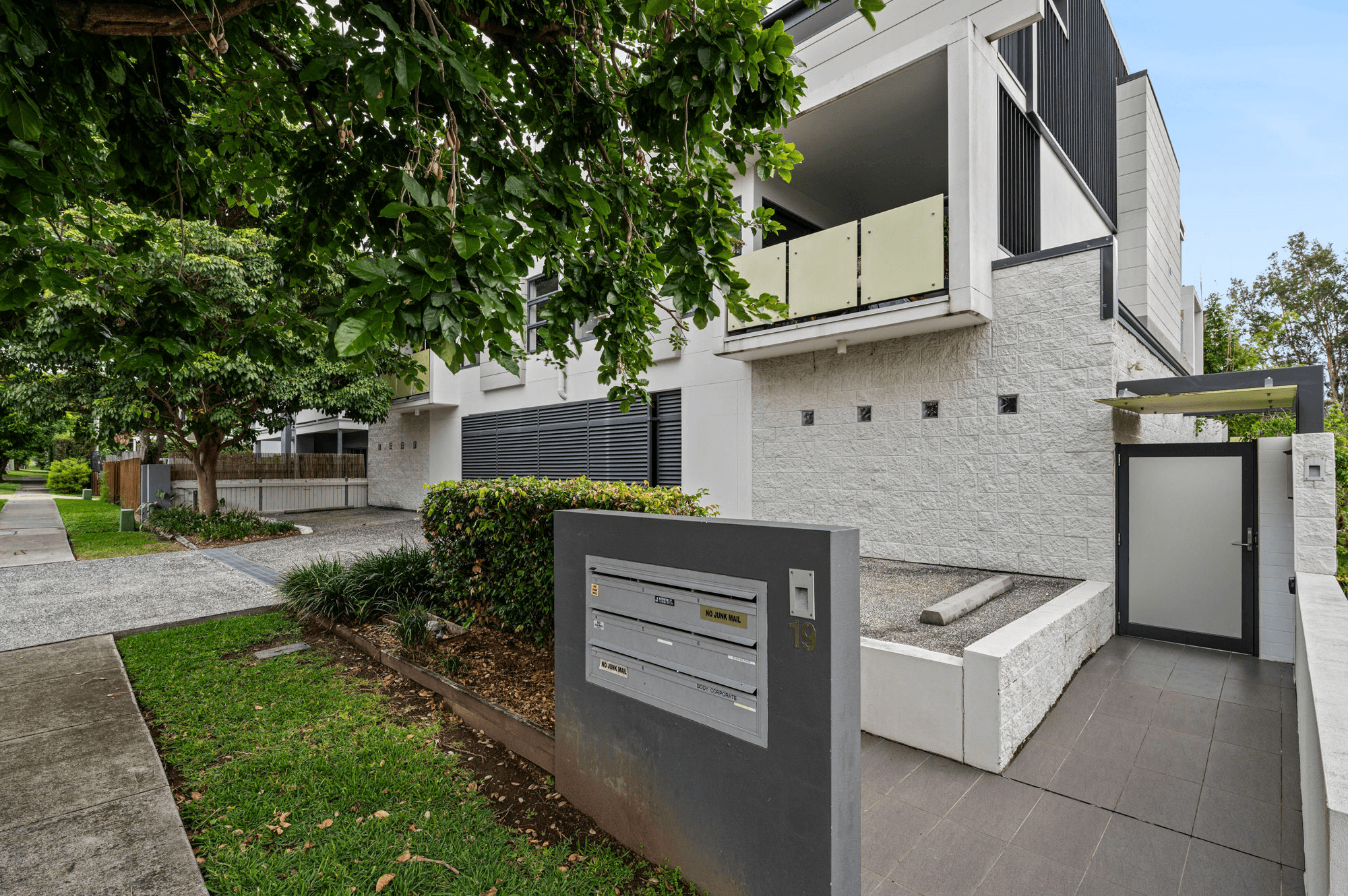 2/19 Eversley Terrace, YERONGA, QLD 4104