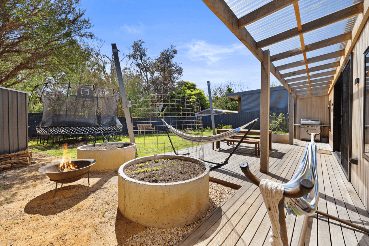 192 Surf Parade, INVERLOCH, VIC 3996