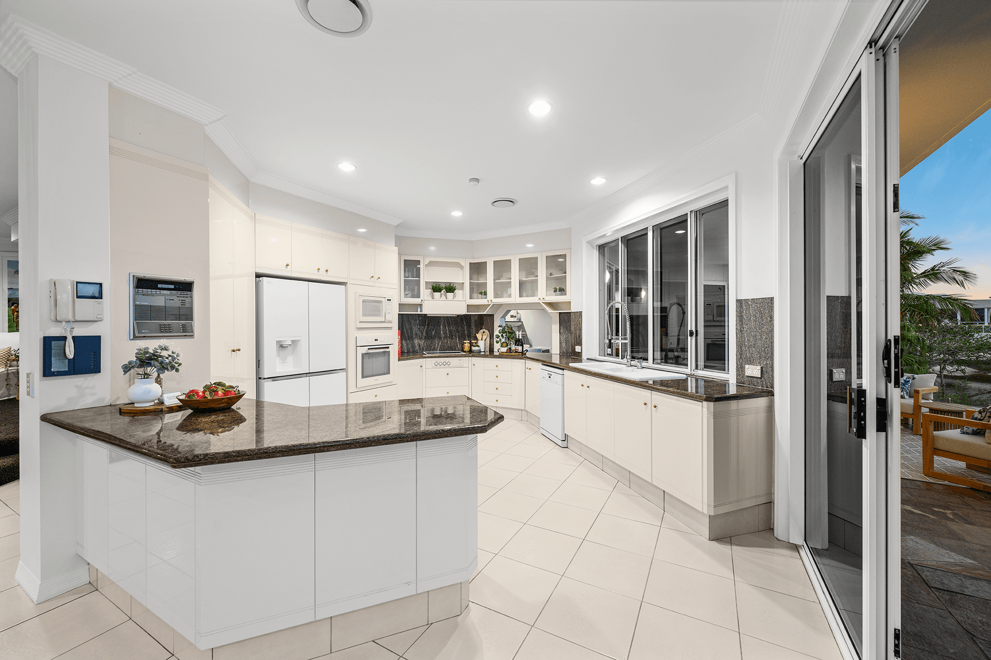 16 Cheval Court, BENOWA WATERS, QLD 4217