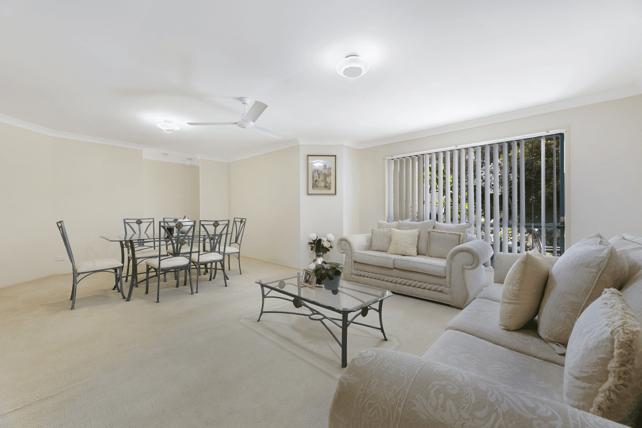 18 Lancashire Drive, MUDGEERABA, QLD 4213