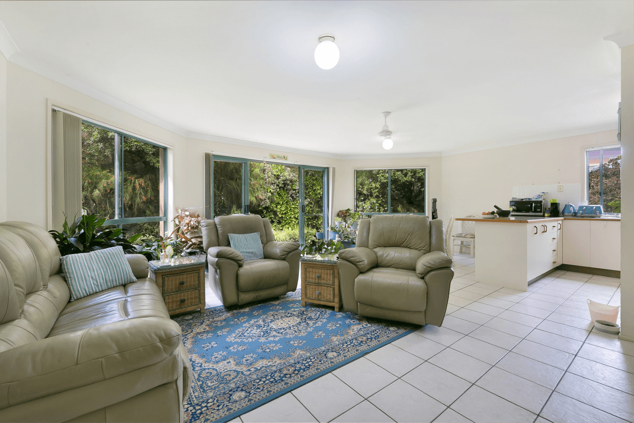 18 Lancashire Drive, MUDGEERABA, QLD 4213