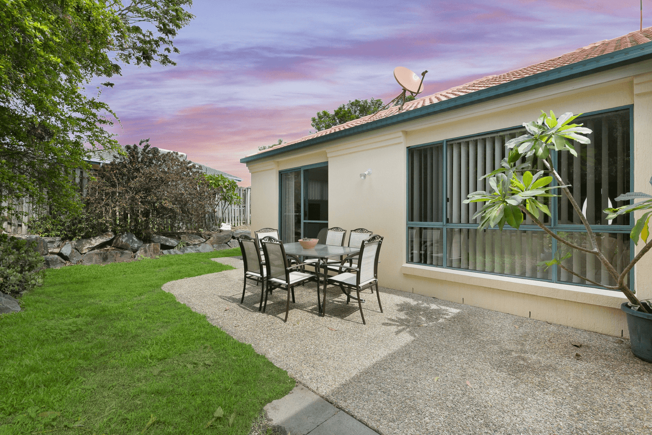 18 Lancashire Drive, MUDGEERABA, QLD 4213