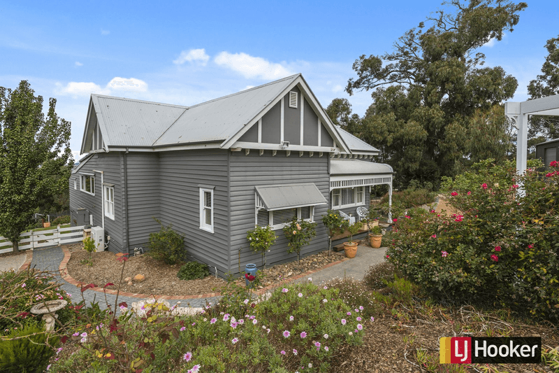 4 Hanson Road, WALLAN, VIC 3756