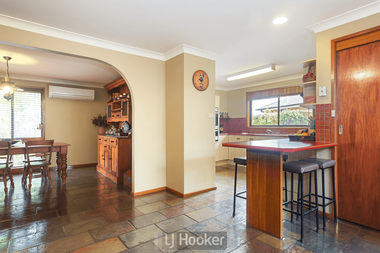 6 Advance Drive, WOODRISING, NSW 2284