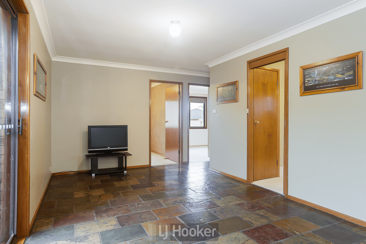 6 Advance Drive, WOODRISING, NSW 2284