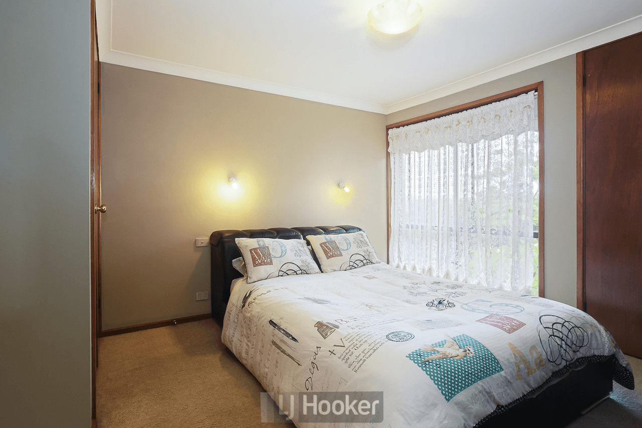 6 Advance Drive, WOODRISING, NSW 2284