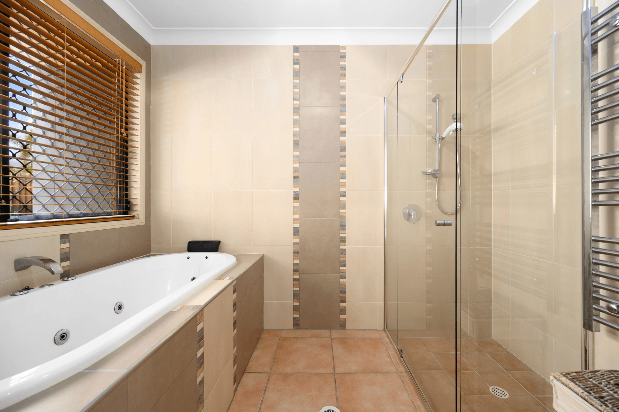 17 Grande Terrace, HELENSVALE, QLD 4212