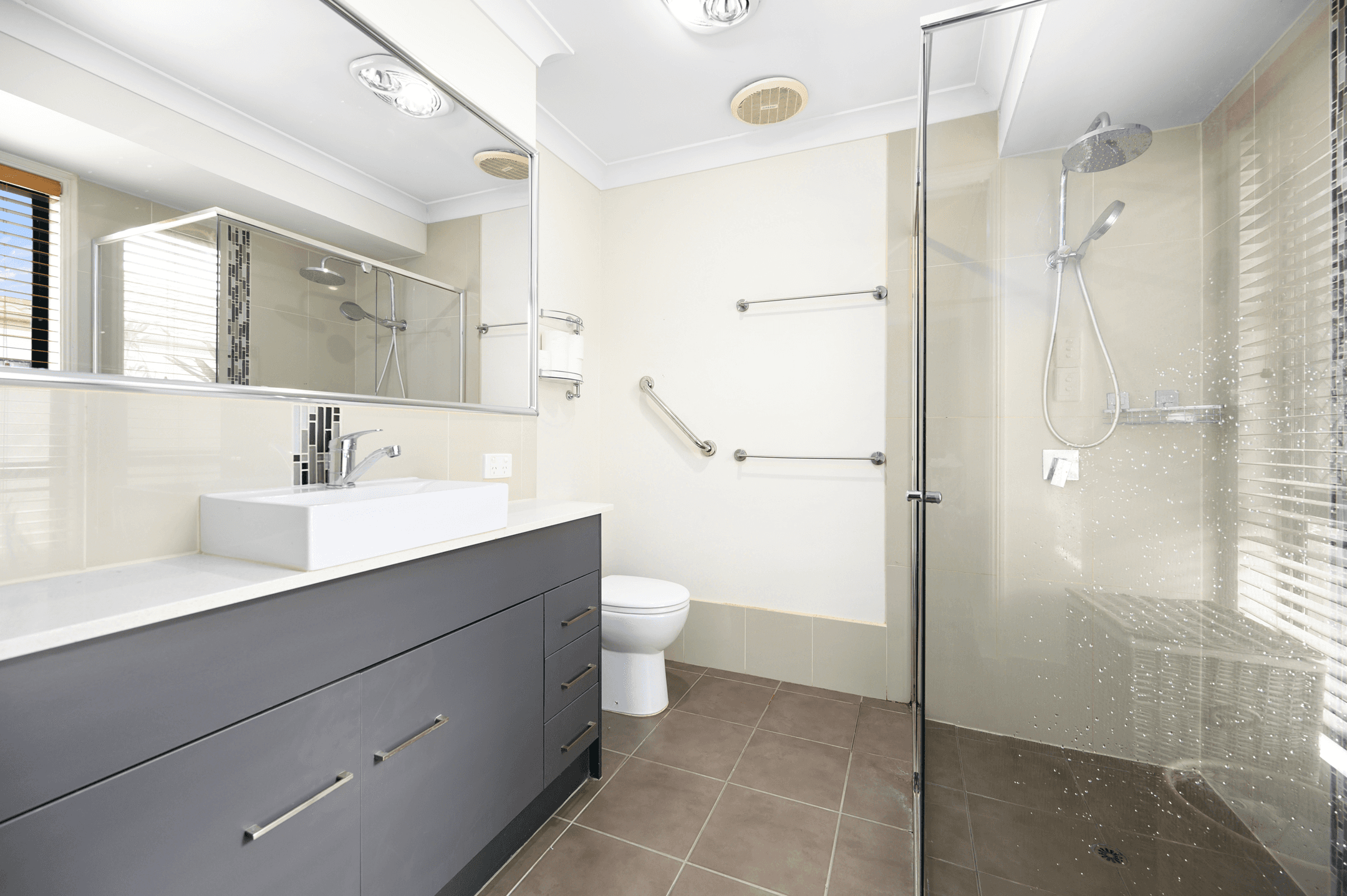17 Grande Terrace, HELENSVALE, QLD 4212