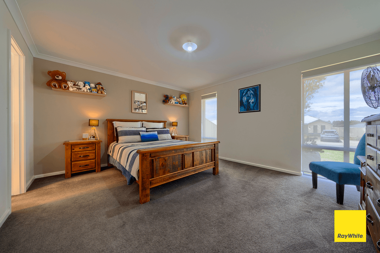 25 Celestial Drive, MCKAIL, WA 6330