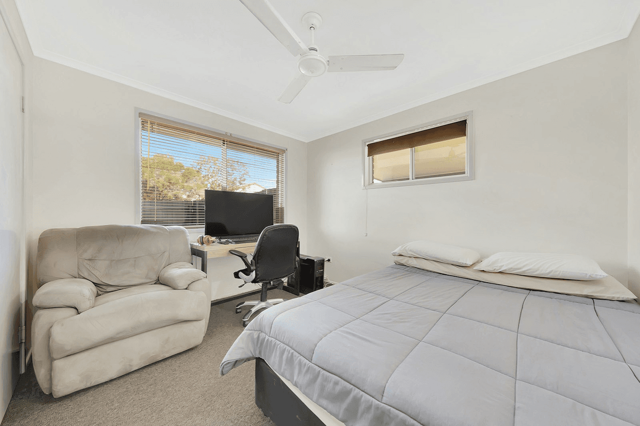 Unit 1&2/38 Beak Street, NEW AUCKLAND, QLD 4680