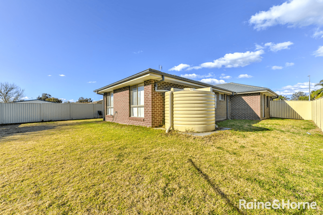 57 Kenny Drive, TAMWORTH, NSW 2340