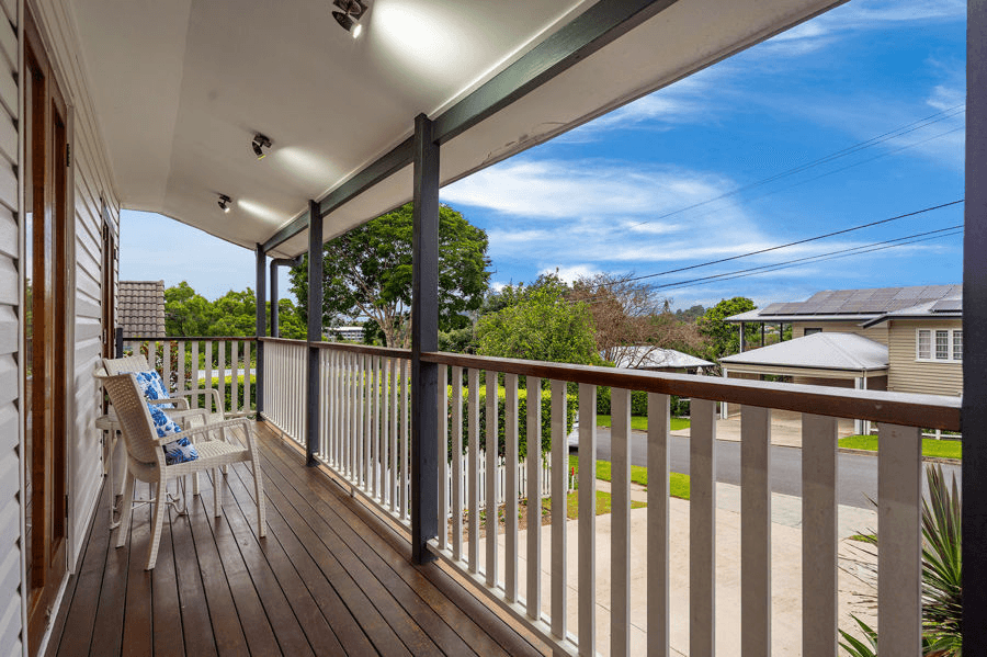 42  Greenmount Ave, HOLLAND PARK, QLD 4121