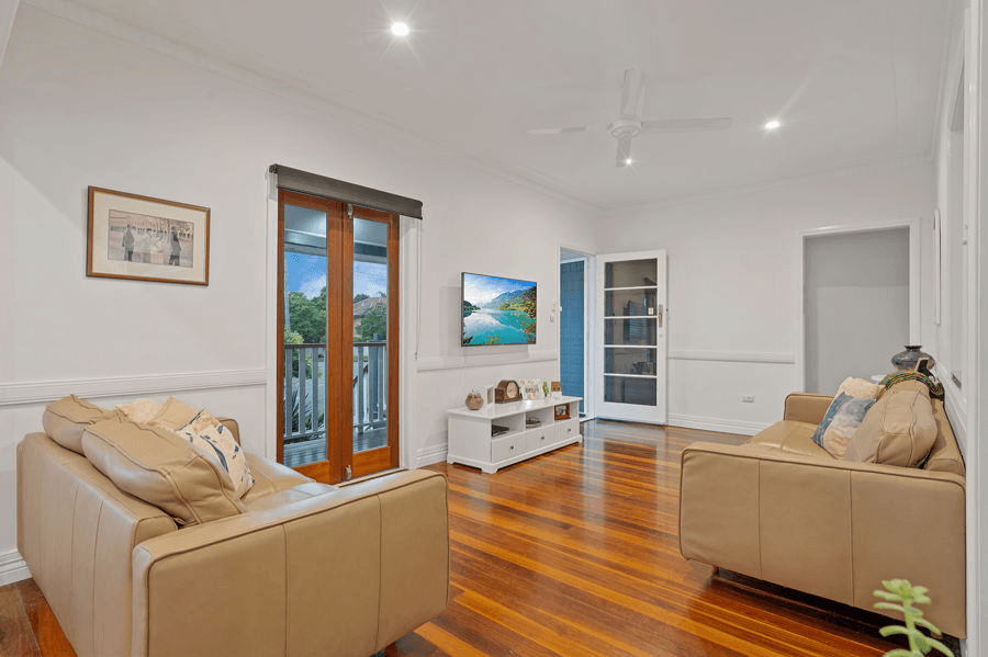 42  Greenmount Ave, HOLLAND PARK, QLD 4121