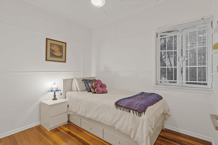 42  Greenmount Ave, HOLLAND PARK, QLD 4121