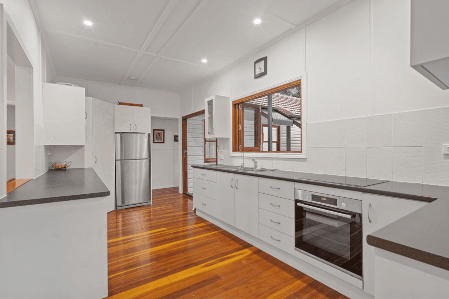 42  Greenmount Ave, HOLLAND PARK, QLD 4121