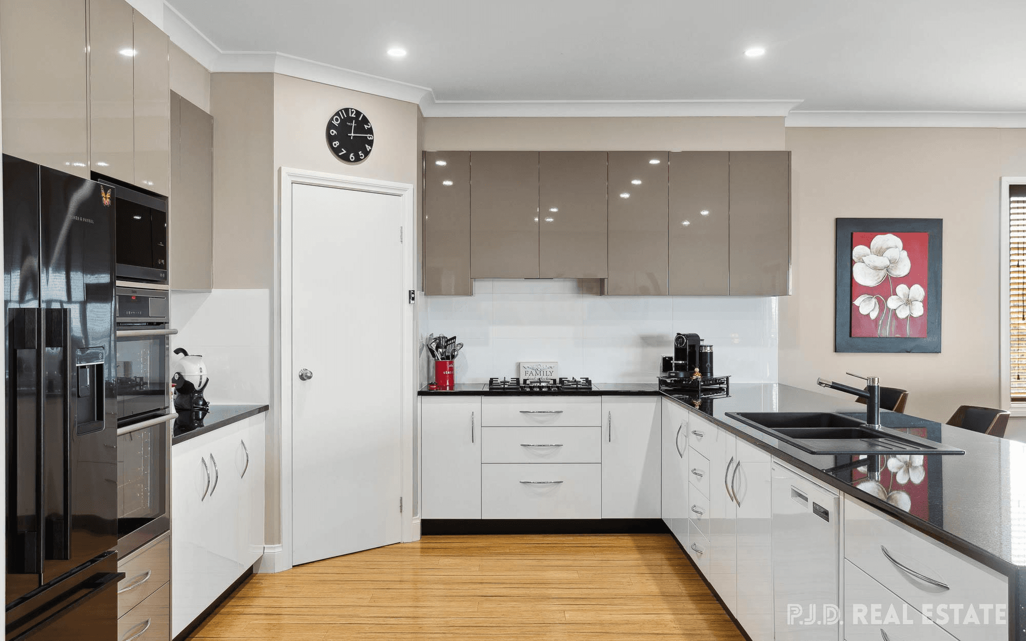 6 Tudor Avenue, VICTOR HARBOR, SA 5211