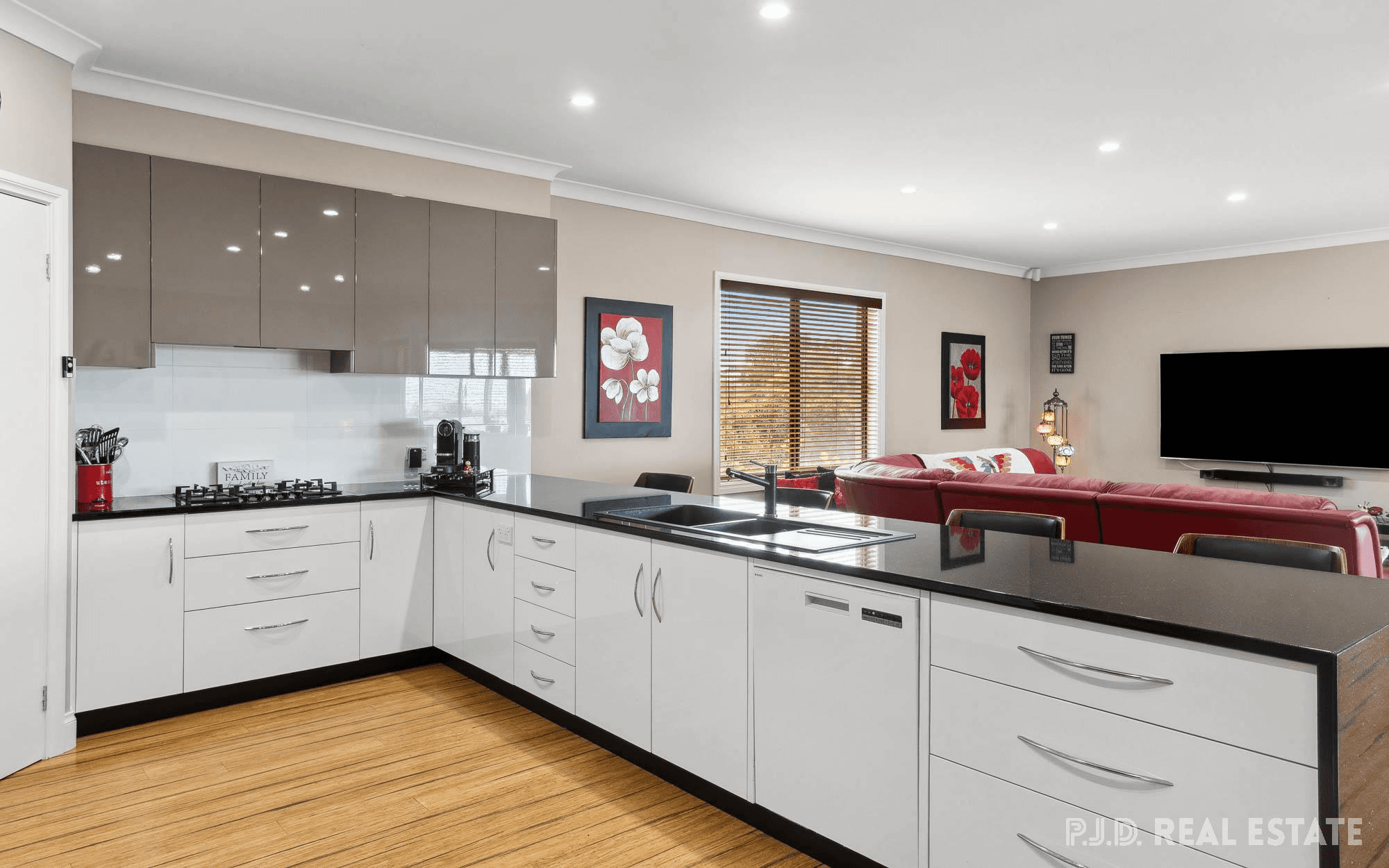 6 Tudor Avenue, VICTOR HARBOR, SA 5211