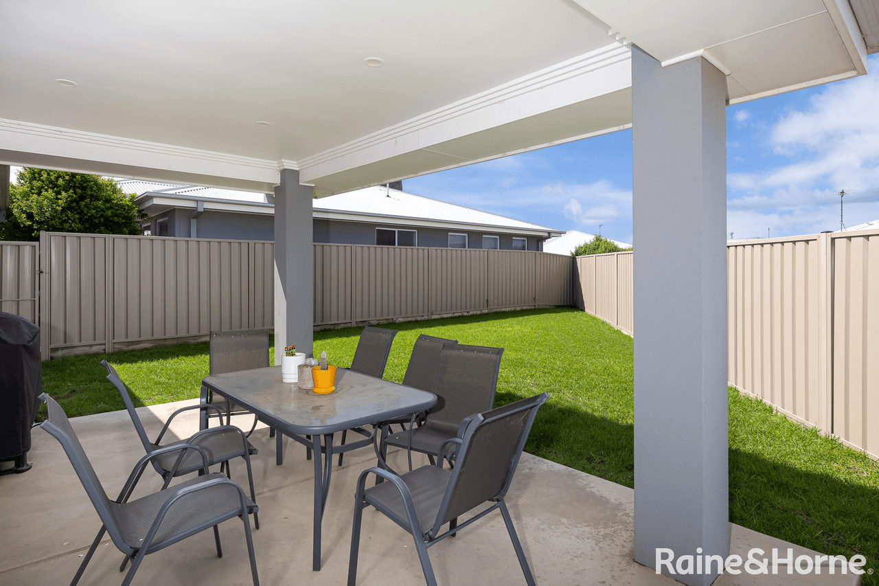 3/12 Beetson Street, BOOROOMA, NSW 2650