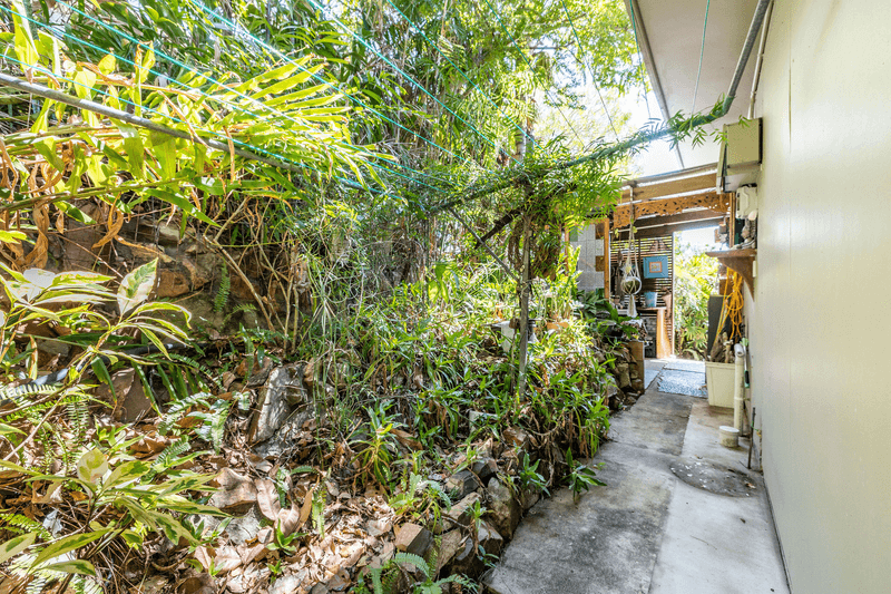 16 Coral Esplanade, CANNONVALE, QLD 4802