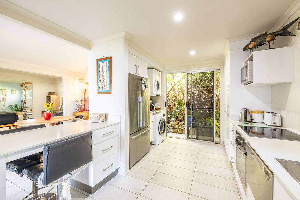 16 Coral Esplanade, CANNONVALE, QLD 4802
