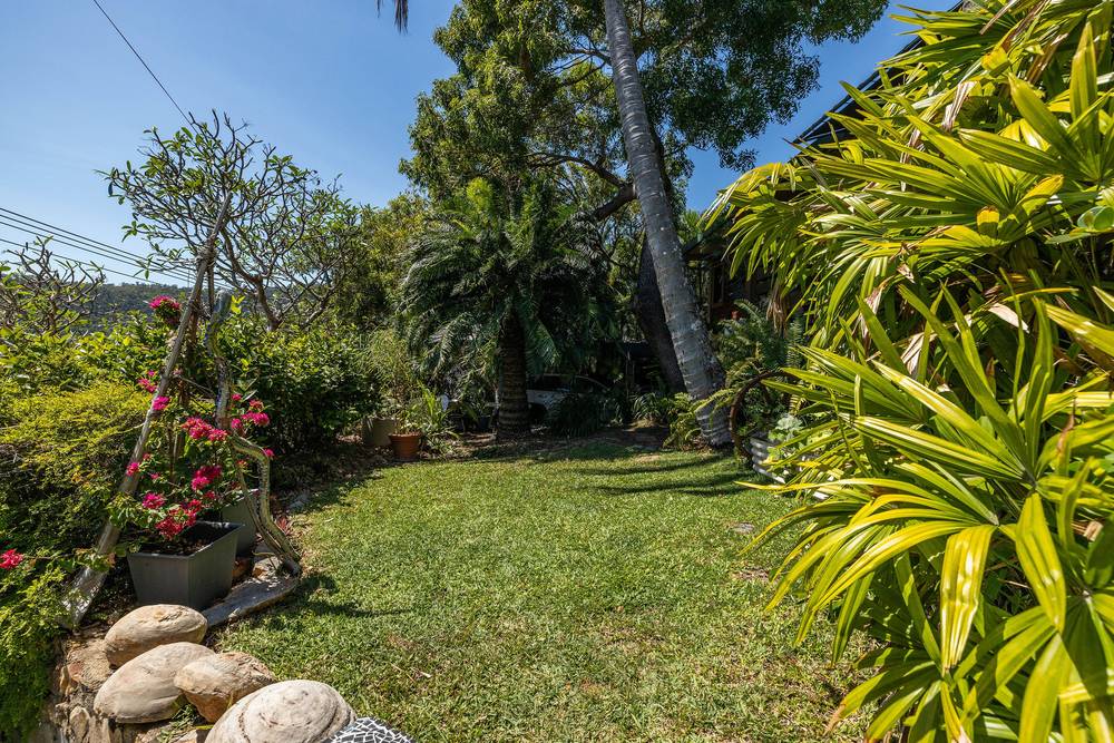 16 Coral Esplanade, CANNONVALE, QLD 4802