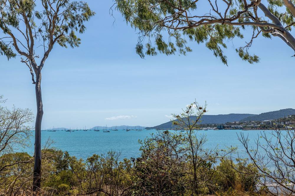 16 Coral Esplanade, CANNONVALE, QLD 4802