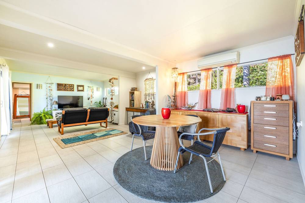 16 Coral Esplanade, CANNONVALE, QLD 4802