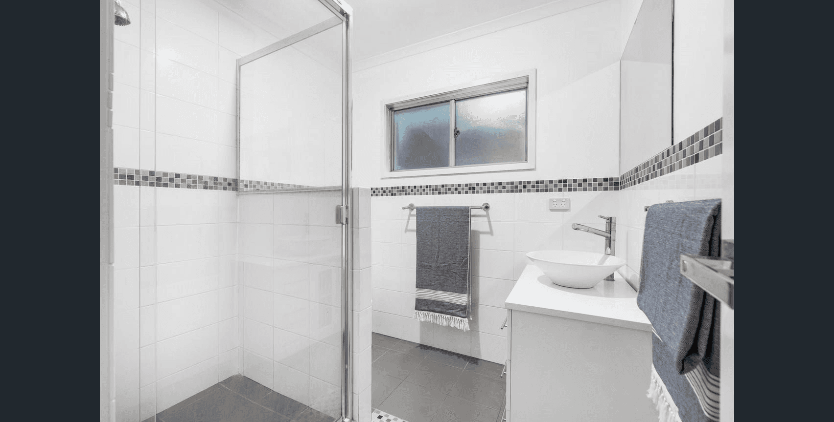 19 OAKLEY STREET, MANLY, QLD 4179