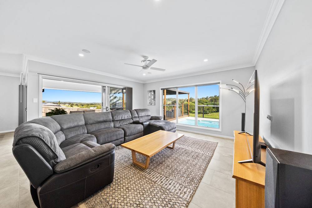 24 Walters Way, CHATSWORTH, QLD 4570