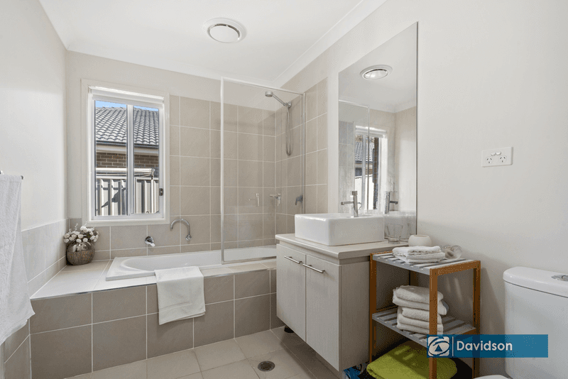 33 & 33A Jubilee Cct, ROSEMEADOW, NSW 2560