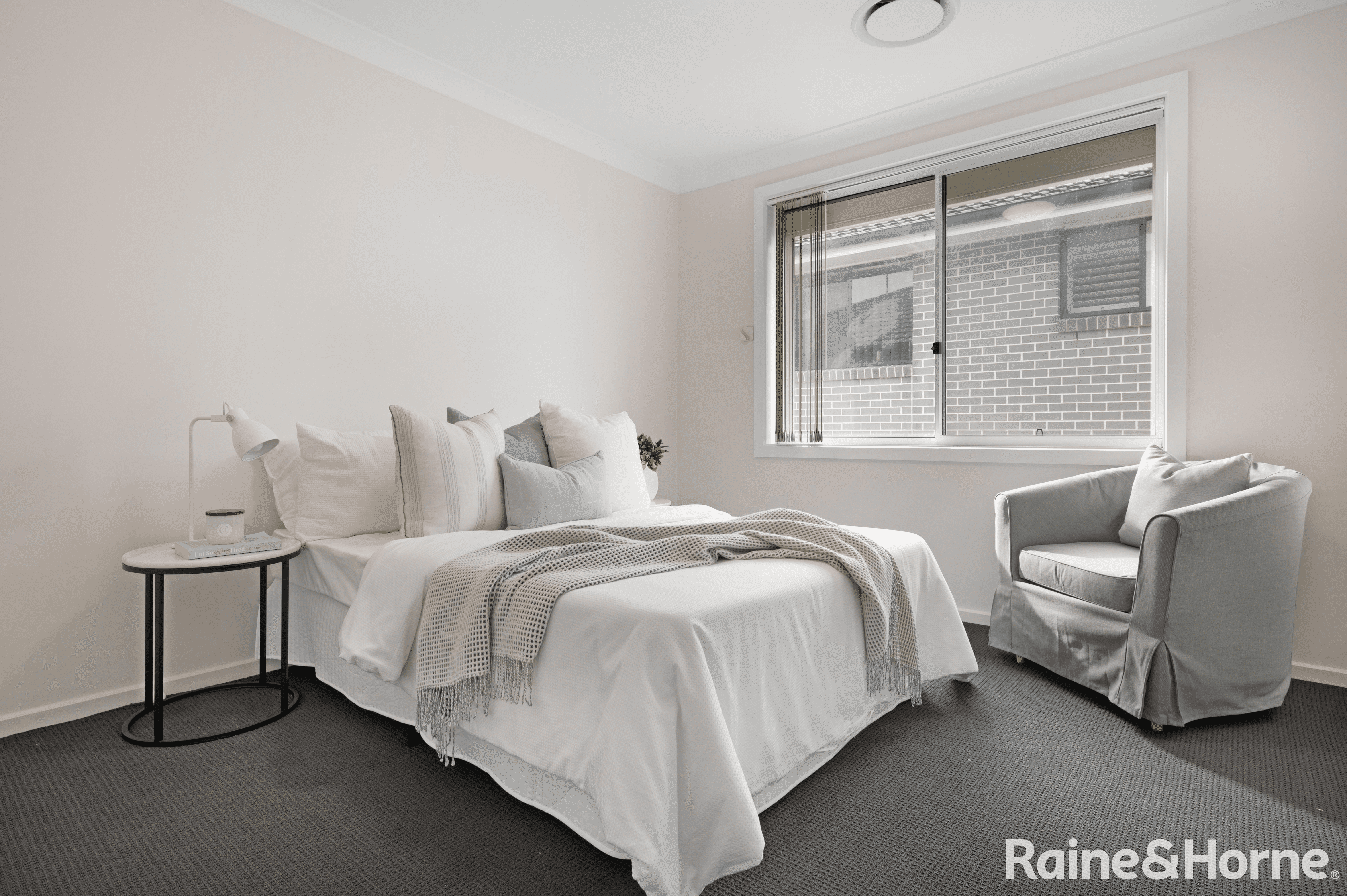 8 Guardian Crescent, GLENFIELD, NSW 2167