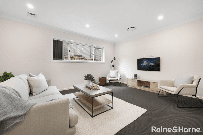 8 Guardian Crescent, GLENFIELD, NSW 2167