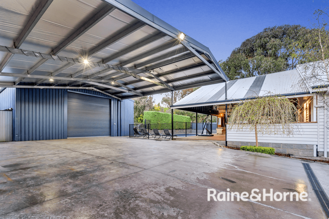 12 Glenton Court, GISBORNE, VIC 3437