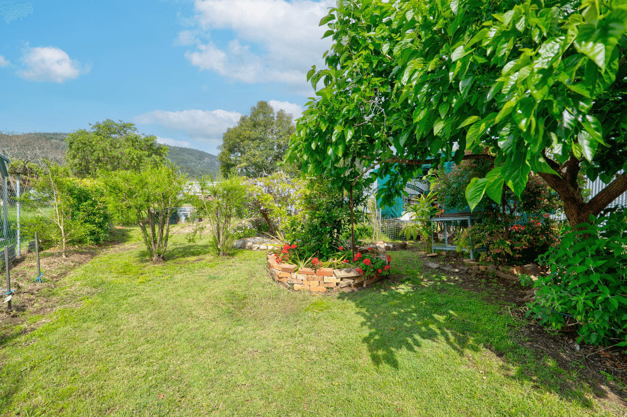 14 Edward Street, ESK, QLD 4312