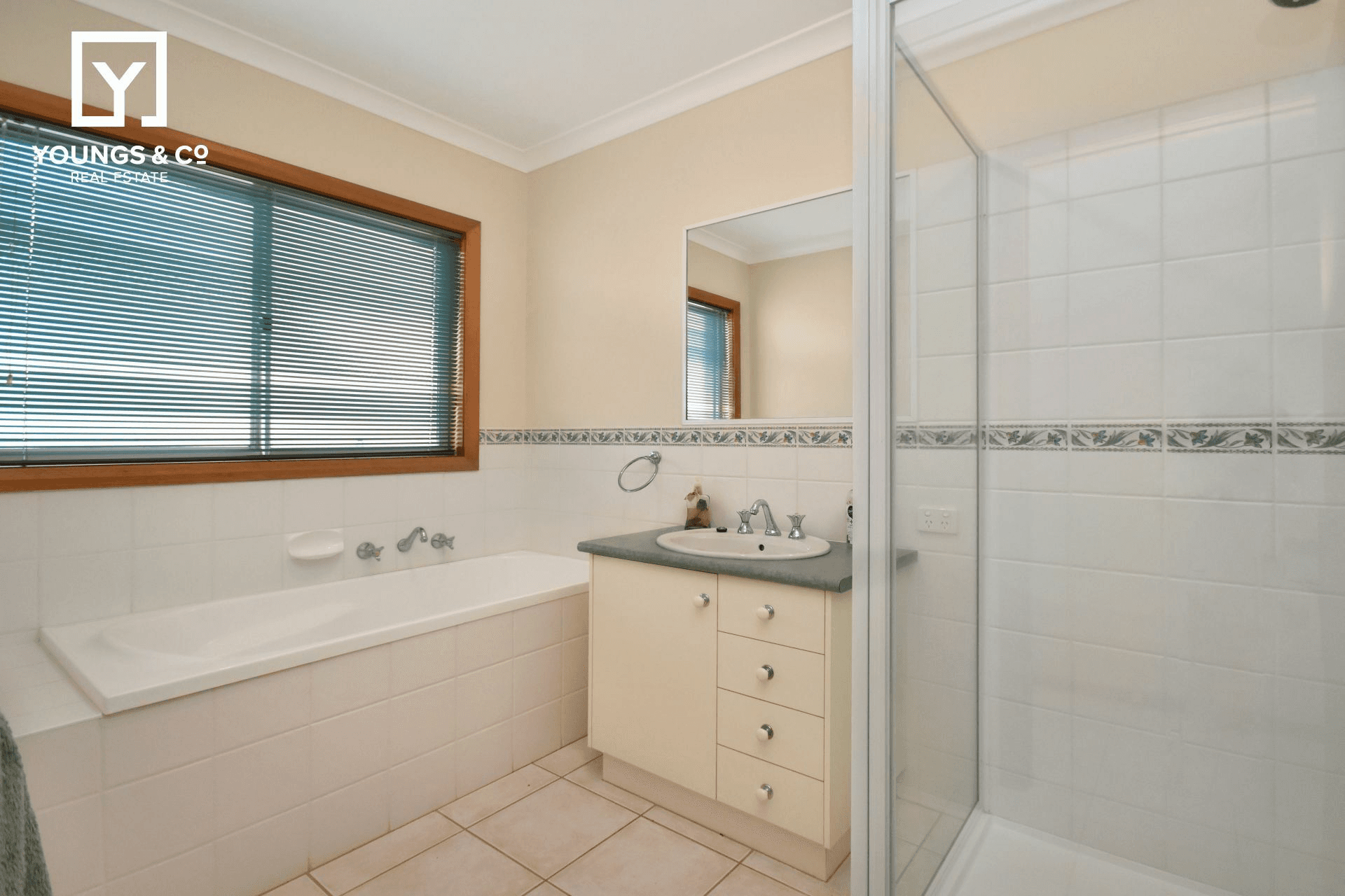 7 Hepburn Pl, Kialla, VIC 3631