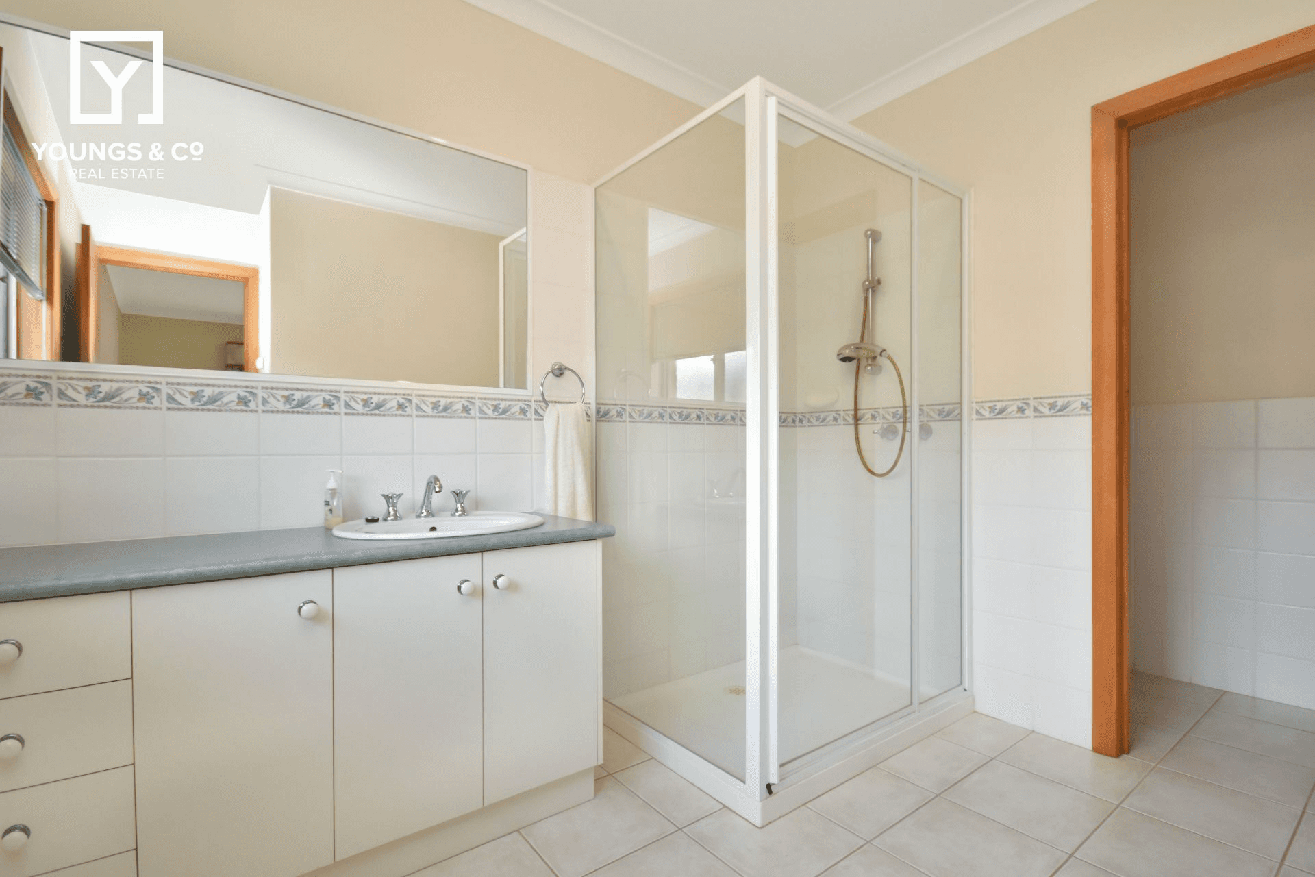 7 Hepburn Pl, Kialla, VIC 3631