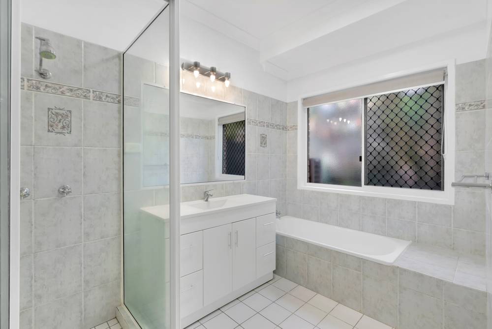 242 Robert Road, Bentley Park, QLD 4869