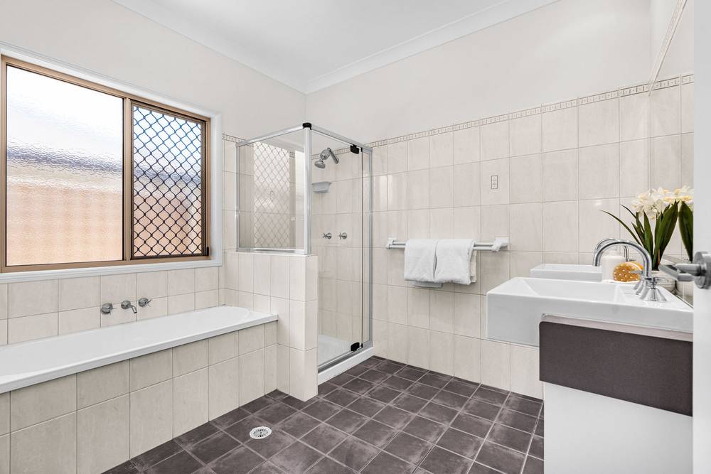 1 Pandanus Place, TINGALPA, QLD 4173