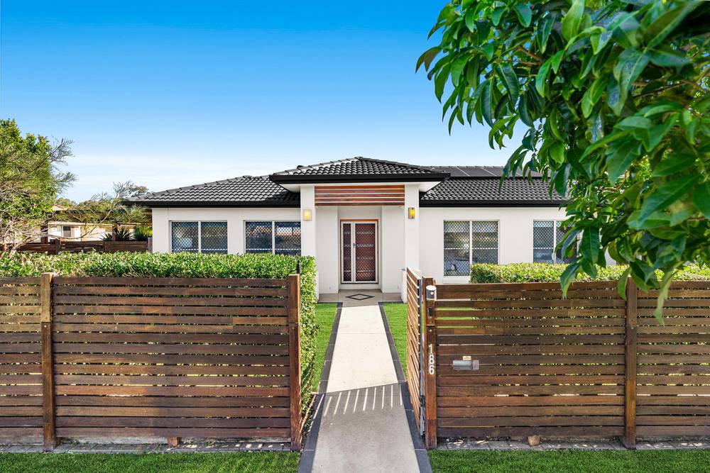 1 Pandanus Place, TINGALPA, QLD 4173