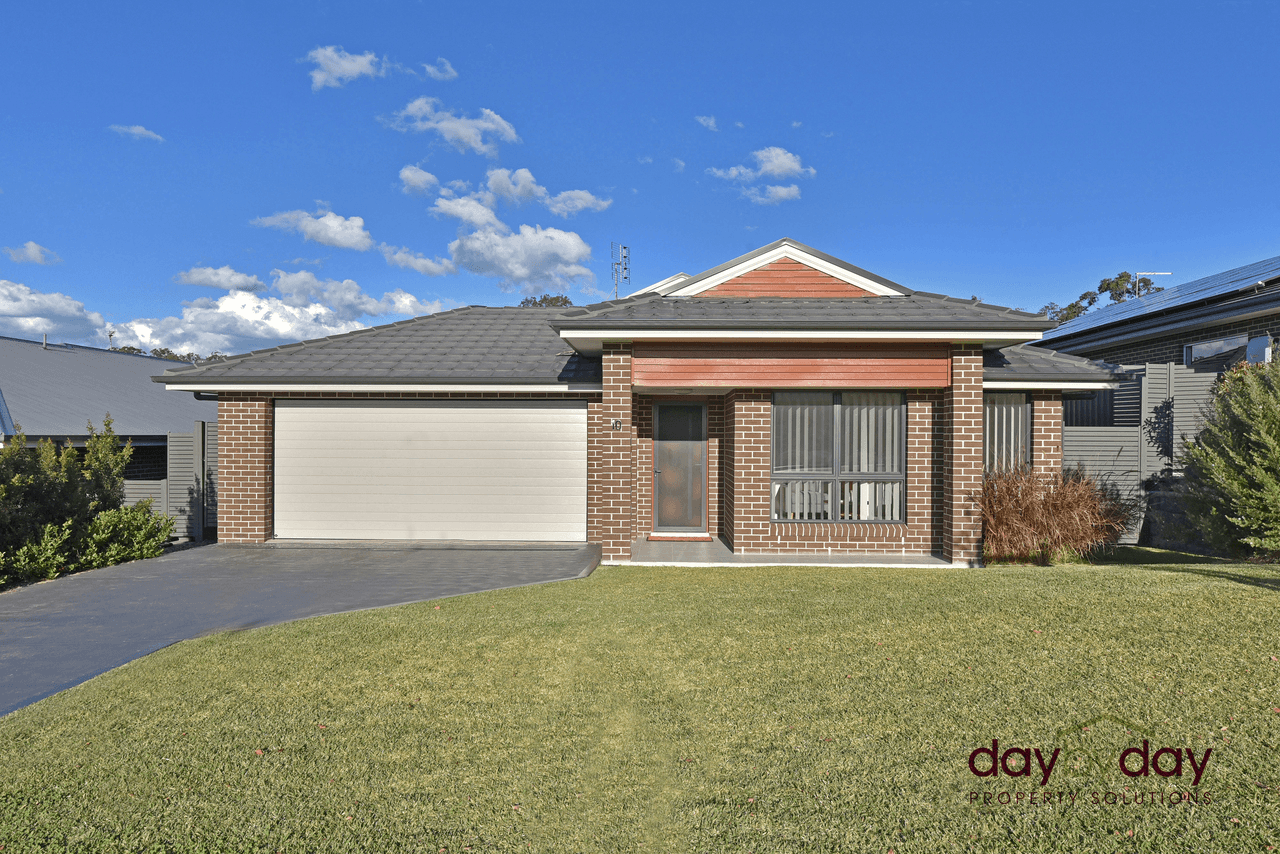 10 Kaiyin St, Fletcher, NSW 2287