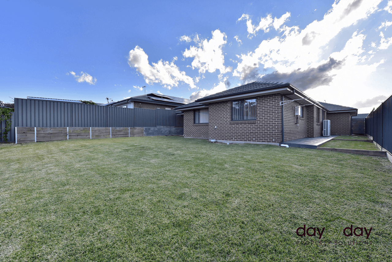 10 Kaiyin St, Fletcher, NSW 2287