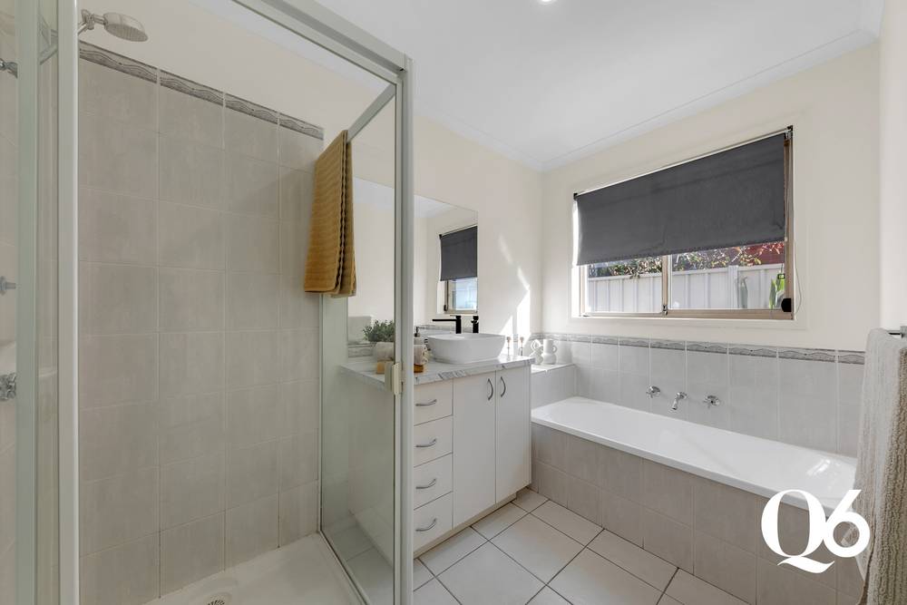 35 Hunts Cross Way, Caroline Springs, VIC 3023