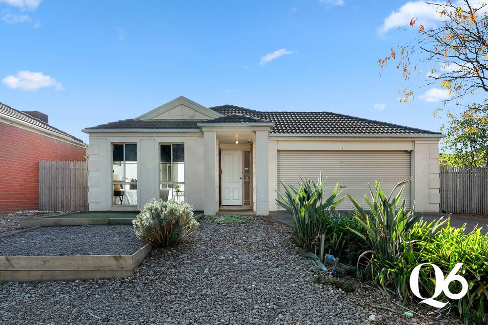 35 Hunts Cross Way, Caroline Springs, VIC 3023